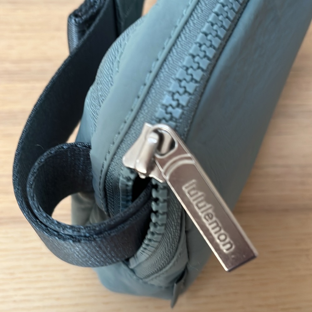 lululemon athletica Everywhere Belt Bag - Picture 5 of 10